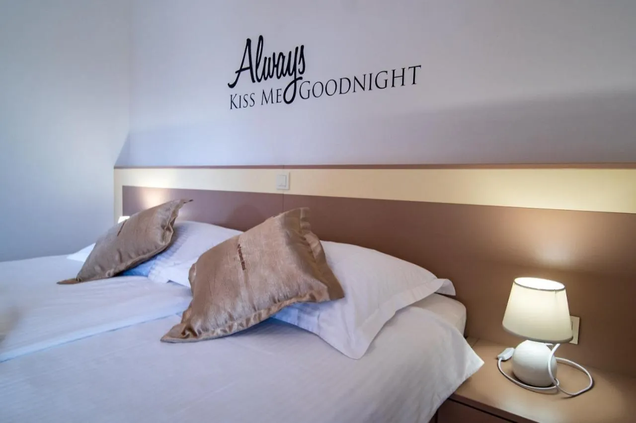 Apartment In Lopar With Balcony, Air Conditioning, Wifi, Washing Machine 0*,  קרואטיה
