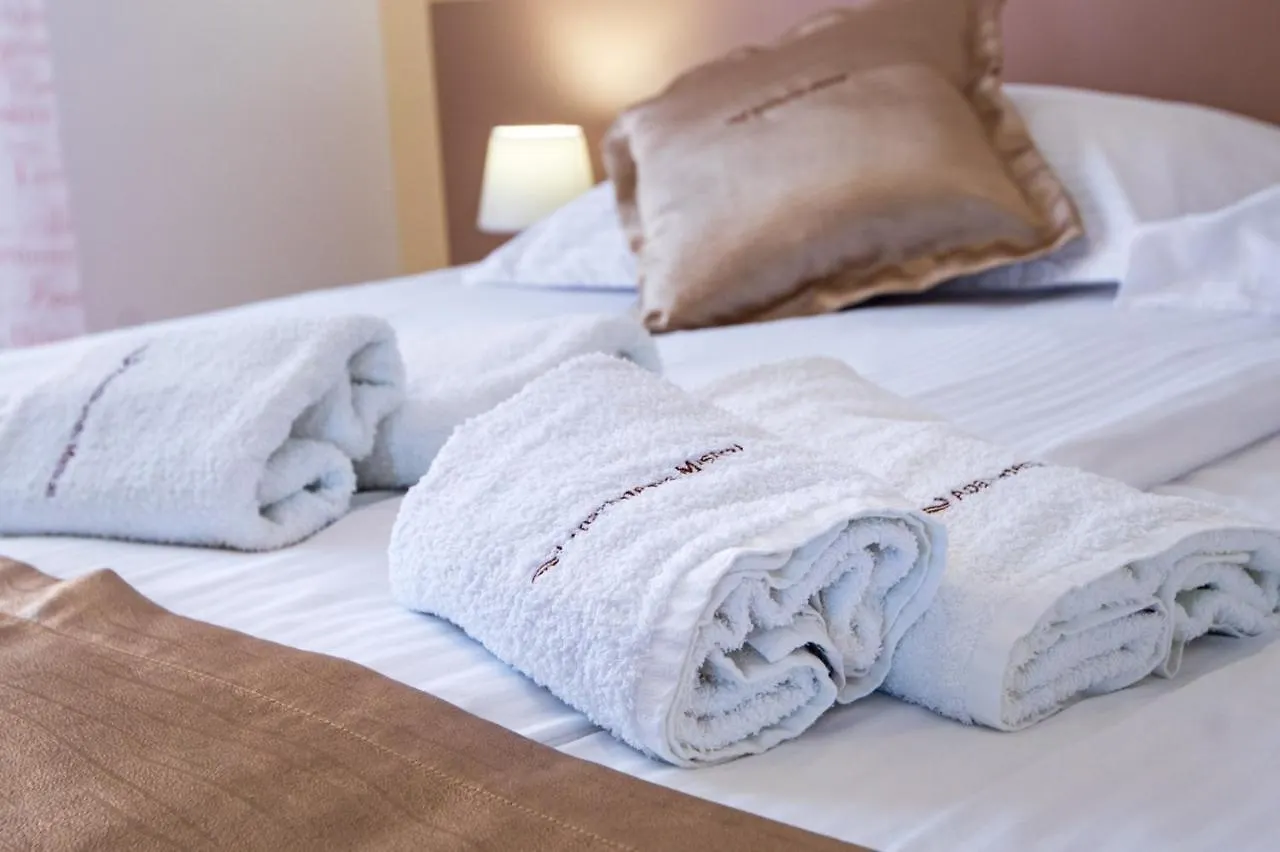 Apartment In Lopar With Balcony, Air Conditioning, Wifi, Washing Machine